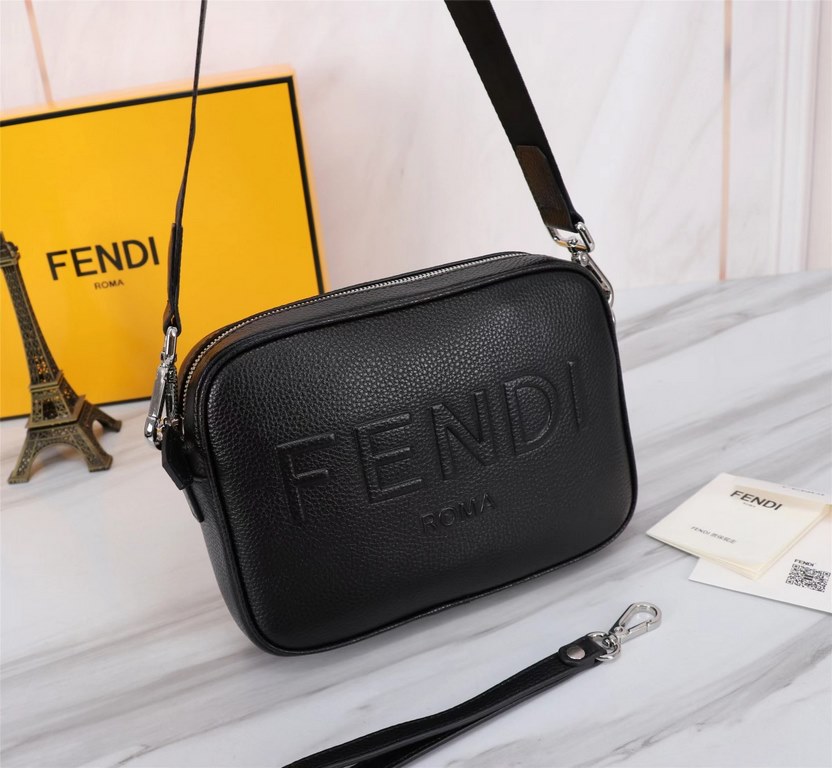 Brand FENDI FendiModel Camera bag with press-studsColor blackSize 23165Material head layer imported litchi cowhide  FENDI pouch Fendi men's bags   super explosive models come to pull, the first layer of lychee grain cowh