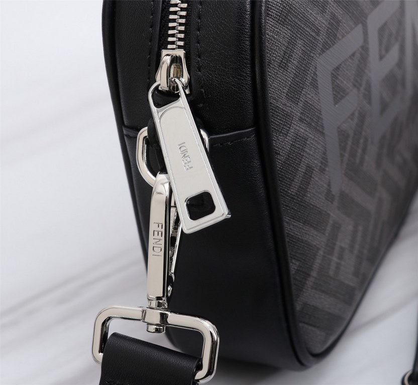 Brand FENDIModel No. PVC Gray Silk Screen Camera BagColor BlackSize 23165Material imported nappa cowhide   double letters PVC  FENDI pouch Fendi men's bag   super explosive models come to pull, head layer nappa cowhide h