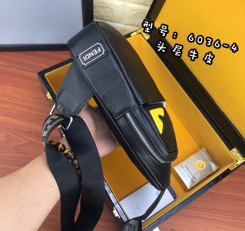 [Please recognize the exclusive counter stamping]    exclusive counter to the version of the quality    brand name the new Fendi Fendi   chest bag [product specifications] W19XH26XD6.5cm [product material] original Italy