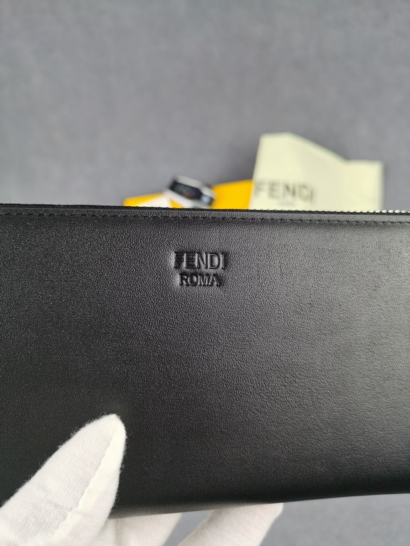 Brand FENDI FendiModel No. BonesItem No. 868568Color blackSize 19.510.53Material Imported head layer nappa cowhide for the big side, black sheepskin for the lining, exquisite hand feeling.FENDI zipper wallet Introduction