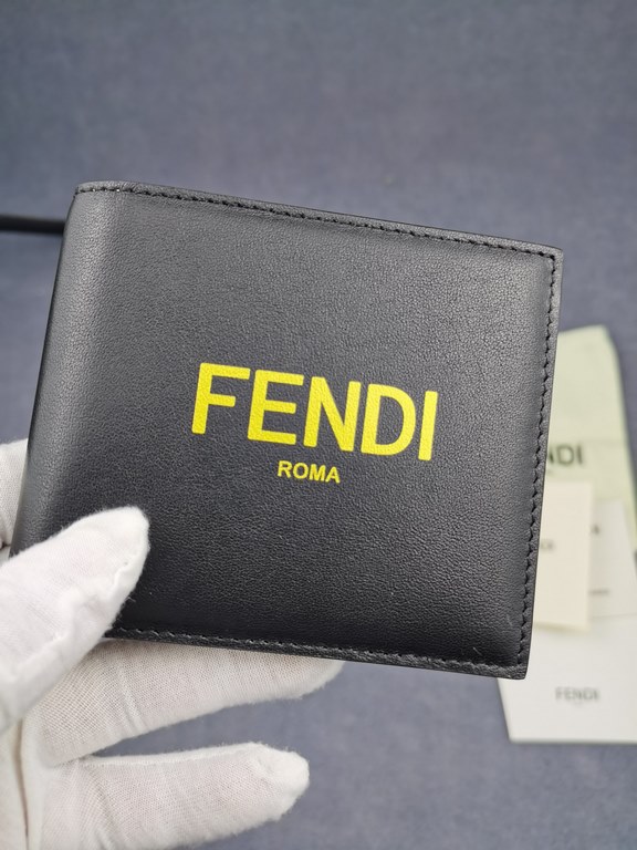 Brand FENDIStyle Letter ClipItem No. 968568Color blackSize 129.52Material Imported first layer of Napa cowhide for the face, yellow sheepskin for the lining, delicate feelFENDI short clip wallet Introduction 20 years of 