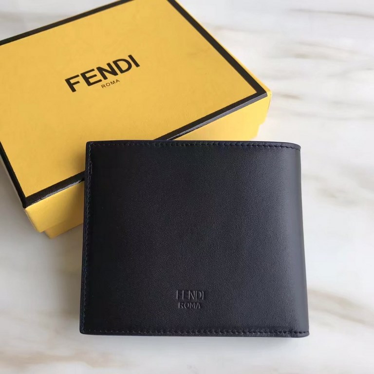 Folding wallet in calf leather with appliquéd speechless emoji, lined with eight card slots and two cash compartments.