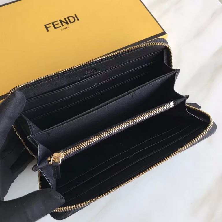 Newly designed small   leather zipper clip, snap button decorated with conical rivets and metal rings, the interior with two crotch compartments, a zipper pocket, ten card slots, decorated with the letter f more perfect 