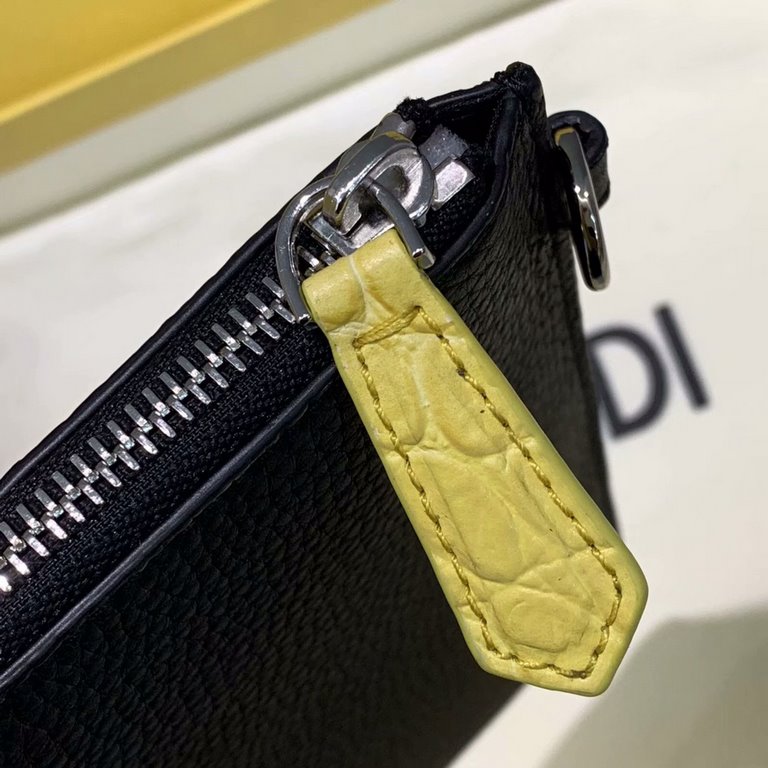 The unique pattern of the clutch is here   Lychee grain calfskin feel great! With a small yellow eyes feel playful a lot   the overall style is not quite the same as in the past in fact, handbags are not necessarily excl