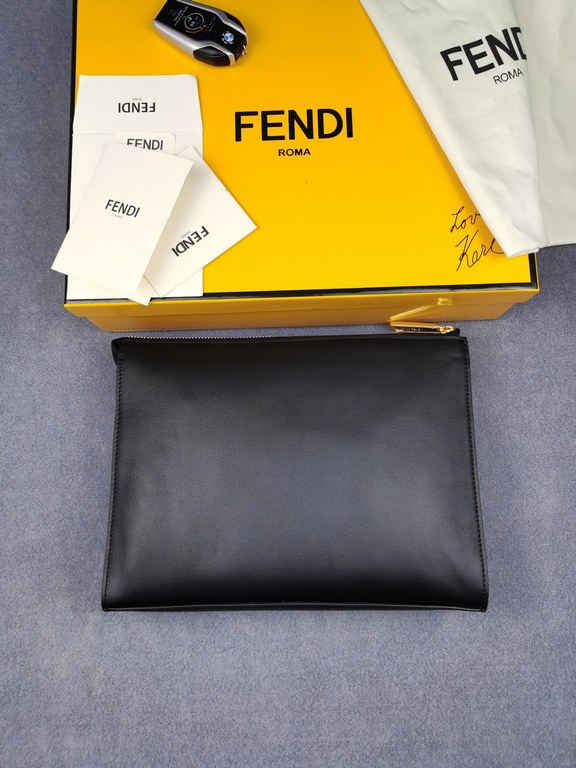 Brand FENDI FendiStyle Men's BagsItem No. 368568Color blackMaterial First layer imported nappa cow leatherSize 27205 FENDI upgraded version of the small monster men's men's bag, made of imported first layer of Napa cowhi