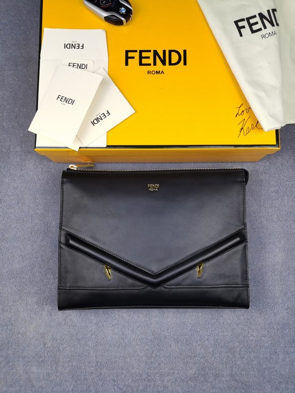 Brand FENDI FendiStyle Men's BagsItem No. 368568Color blackMaterial First layer imported nappa cow leatherSize 27205 FENDI upgraded version of the small monster men's men's bag, made of imported first layer of Napa cowhi