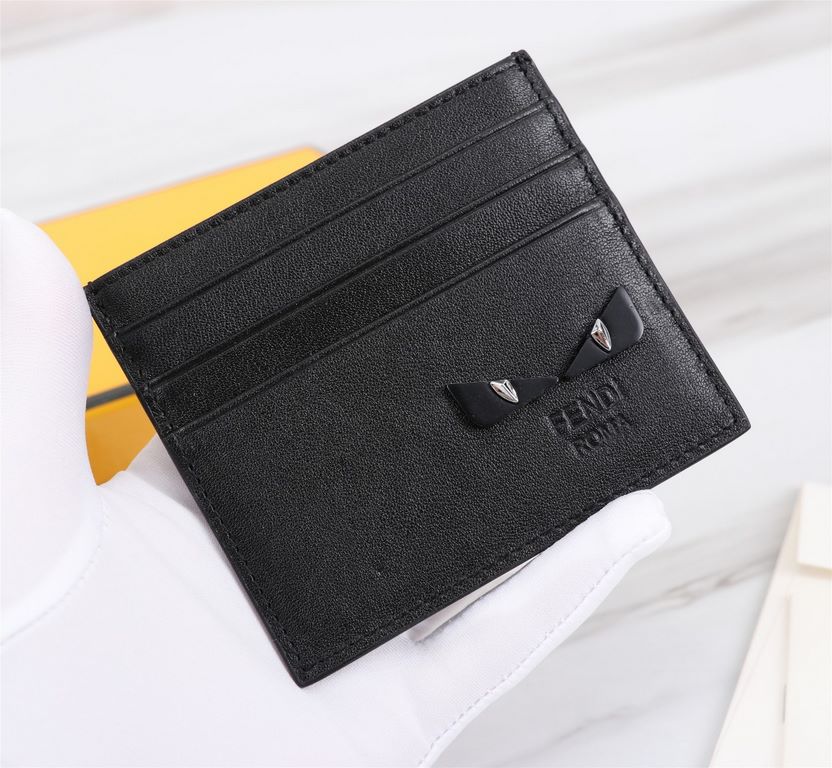 Brand FENDIStyle Eagle Eye Card CaseItem No. 2020568Color BlackMaterial imported nappa cowhide leatherSize 10.59FENDI short clip card bag Introduction the latest spring and summer card bag, using the first layer of impor