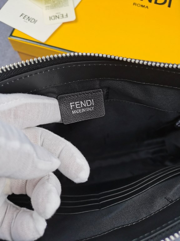 Brand FENDI FendiStyle Stainless Steel Men's BagsItem No. 368568Color blackMaterial imported nappa cowhide leatherSize 27205 FENDI upgraded version of the small monster men's men's bag, made of imported first layer of Na