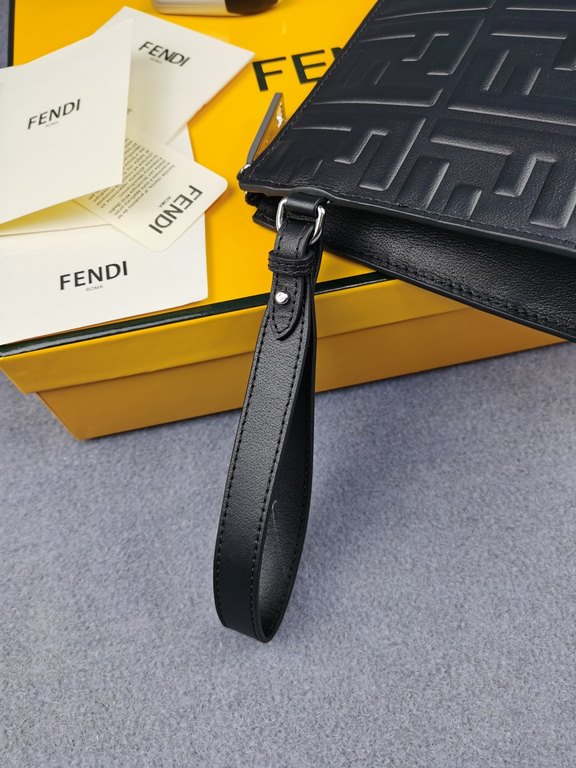 Brand FENDI FendiStyle Stainless Steel Men's BagsItem No. 368568Color blackMaterial imported nappa cowhide leatherSize 27205 FENDI upgraded version of the small monster men's men's bag, made of imported first layer of Na