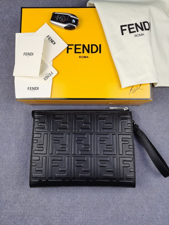 Brand FENDI FendiStyle Stainless Steel Men's BagsItem No. 368568Color blackMaterial imported nappa cowhide leatherSize 27205 FENDI upgraded version of the small monster men's men's bag, made of imported first layer of Na