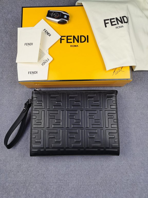 Brand FENDI FendiStyle Stainless Steel Men's BagsItem No. 368568Color blackMaterial imported nappa cowhide leatherSize 27205 FENDI upgraded version of the small monster men's men's bag, made of imported first layer of Na