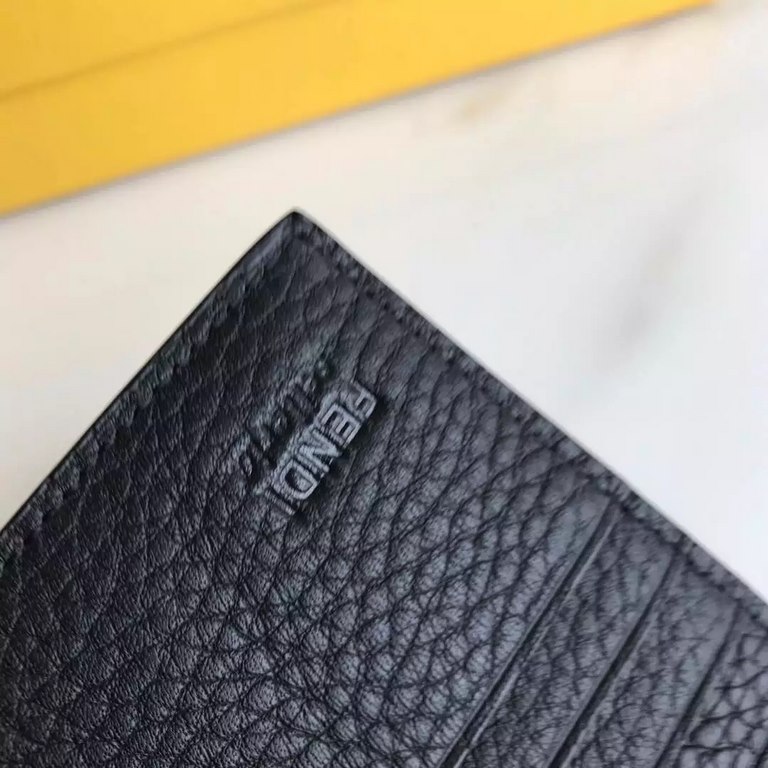 Roma SELLERIA horizontal leather wallet decorated with hand-stitching, contrast lining, with eight card slots and two billfold pockets.