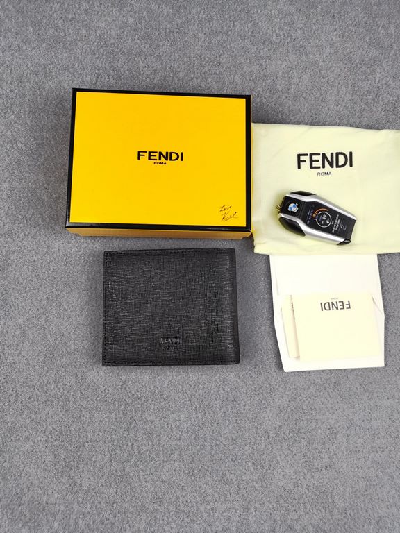 Brand FENDIStyle Crosshatch Yellow ClipItem No. 968568Color black   egg yolkSize 129.52Material imported cross grain cowhide on the surface, red microfiber lining, delicate feelFENDI short clip wallet Introduction 20 yea