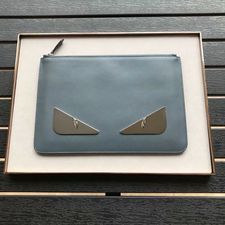 Clutch bag in calfskin leather, decorated with BAG BUGS eyes in the form of palladium-finish metal appliqués, zipper closure and F ROMA logo on the back. 30cm.