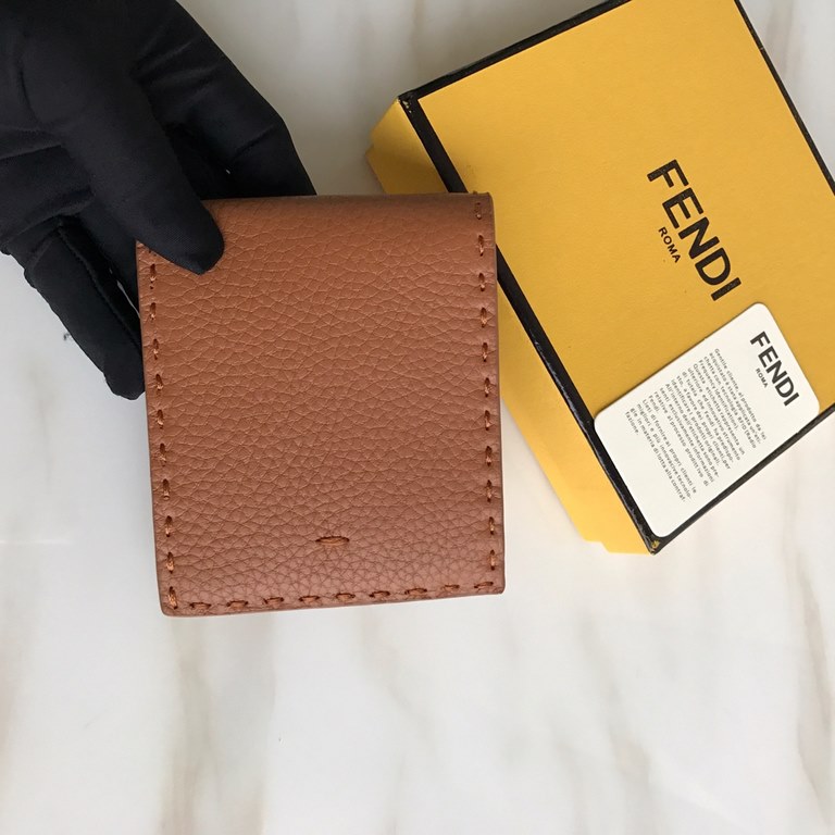 Roma SELLERIA horizontal leather wallet decorated with hand-stitching, contrast lining, with eight card slots and two billfold pockets.