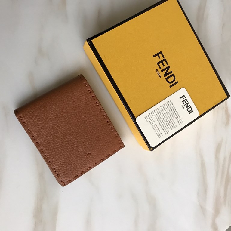 Roma SELLERIA horizontal leather wallet decorated with hand-stitching, contrast lining, with eight card slots and two billfold pockets.