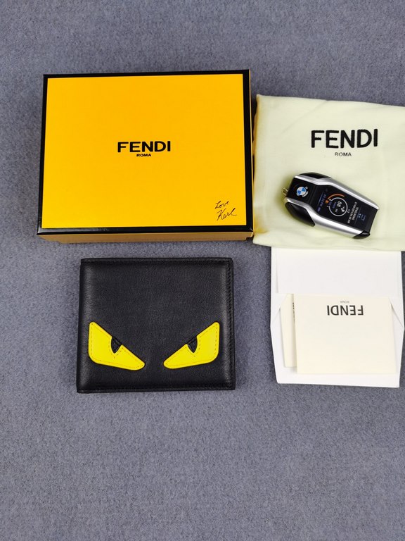 Brand FENDIStyle Yellow Sticker ClipItem No. 968568Color black   lemon yellowSize 129.52Material large surface with imported first layer of Napa cowhide, lining with red sheepskin, feel delicateFENDI short clip wallet In