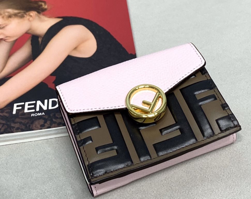 FENDI small flat wallet with double opening for use, stylized with details in the shape of the latest logo F. size 9.5 x 7 x 2 cm - (box gift bag)Model No. 0261