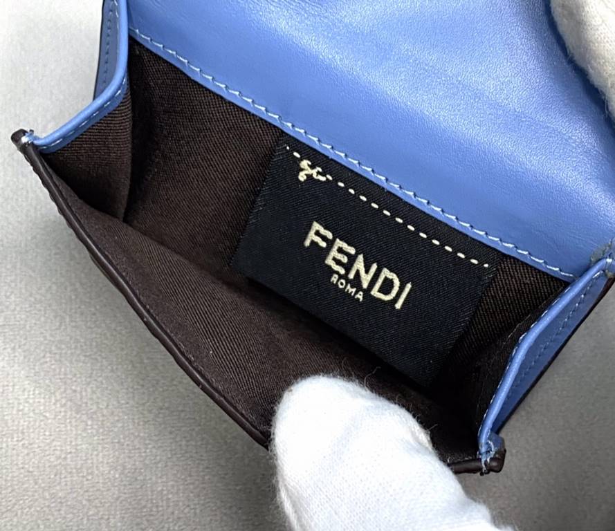 FENDI small flat wallet with double opening for use, stylized with details in the shape of the latest logo F. size 9.5 x 7 x 2 cm - (box gift bag)Model No. 0261