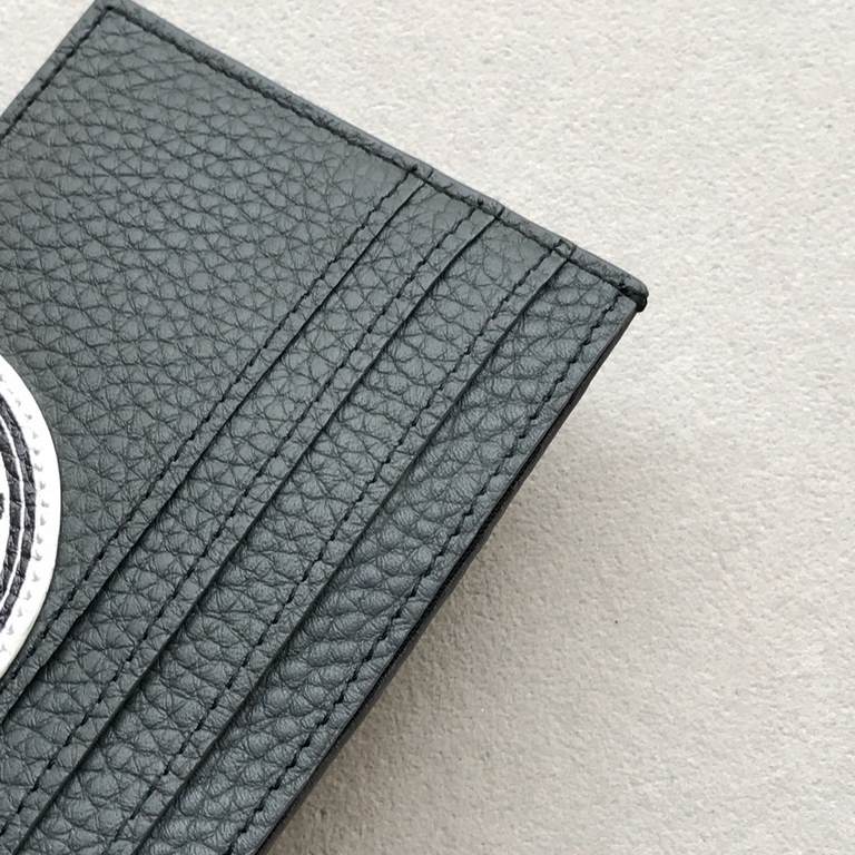 Silkscreen Gray Litchi grain leather card case, Logo silkscreen, six card spaces. (Box gift bag)