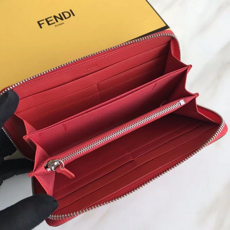 Newly designed small   leather zipper clip, snap button decorated with conical rivets and metal rings, the interior with two crotch compartments, a zipper pocket, ten card slots, decorated with the letter f more perfect 