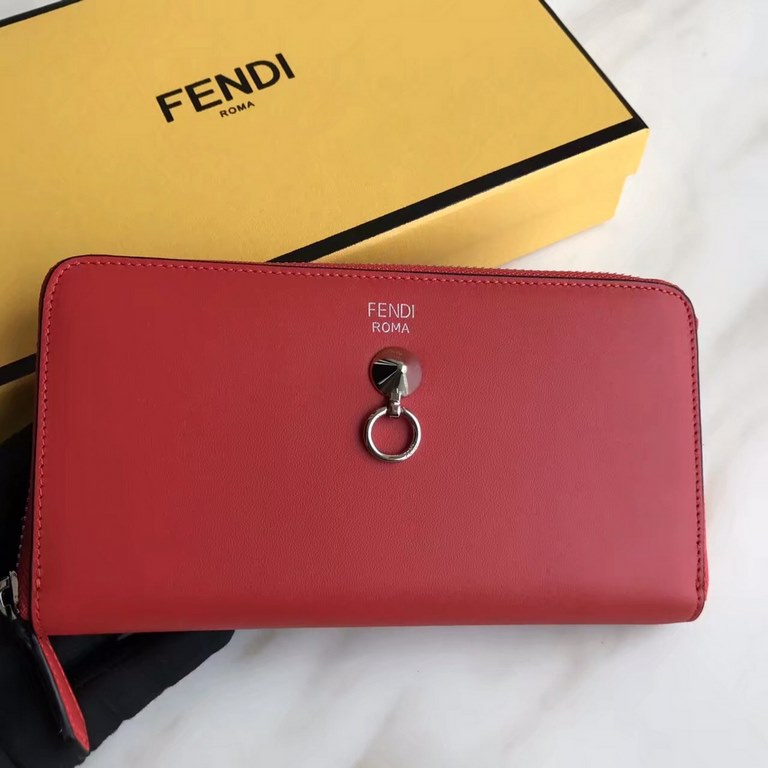 Newly designed small   leather zipper clip, snap button decorated with conical rivets and metal rings, the interior with two crotch compartments, a zipper pocket, ten card slots, decorated with the letter f more perfect 