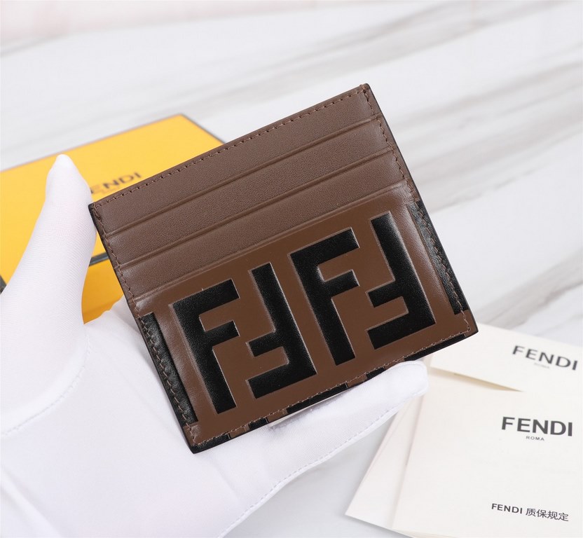 Brand FENDIStyle Card case with silkscreen imprintItem No. 2020568Color BrownMaterial imported nappa leatherSize 10.59FENDI short clip card bag Introduction the latest spring and summer card bag, using the first layer of