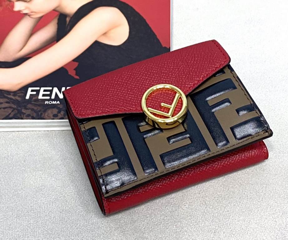 FENDI small flat wallet with double opening for use, stylized with details in the shape of the latest logo F. size 9.5 x 7 x 2 cm - (box gift bag)Model No. 0261