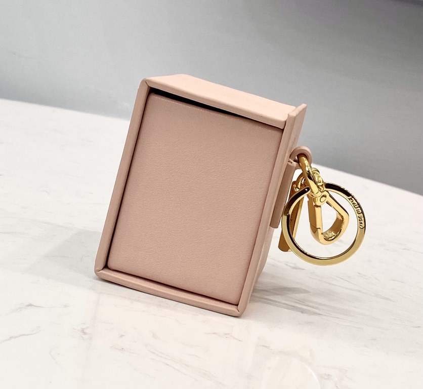 Wow even ~ small box series of new super cute style can be casually with or as a pendant full leather production of high-level sense of call out ~!Model No.70310 PinkSize8x6x8cm