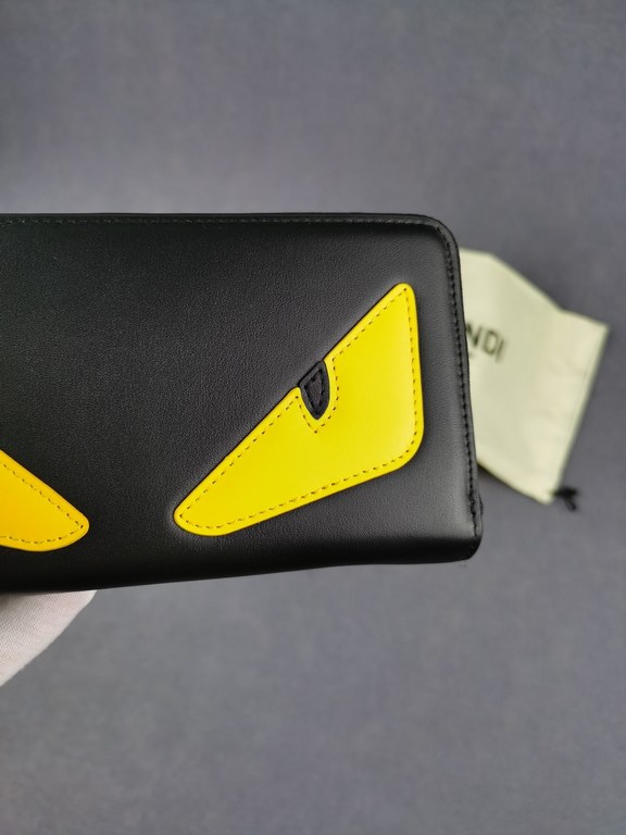 Brand FENDIStyle Single pull with yellow stickerItem No. 868568Color black   lemon yellowSize 19.510.53Material imported head layer Napa cowhide, red sheepskin lining, delicate feelFENDI zipper wallet Introduction spring