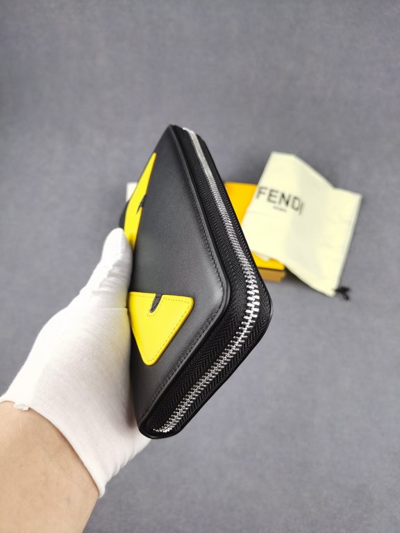 Brand FENDIStyle Single pull with yellow stickerItem No. 868568Color black   lemon yellowSize 19.510.53Material imported head layer Napa cowhide, red sheepskin lining, delicate feelFENDI zipper wallet Introduction spring