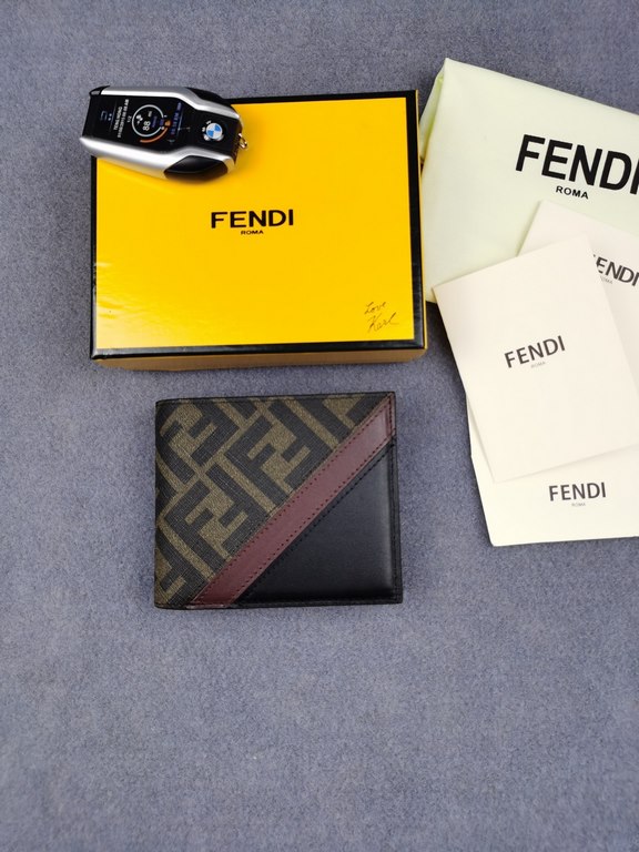 Brand FENDIStyle PVC Brown ClipItem No. 968568Color BrownSize 129.52Material large surface with imported first layer of Napa cowhide   double letters PVC, lined with black sheepskin, delicate feelFENDI short clip wallet 