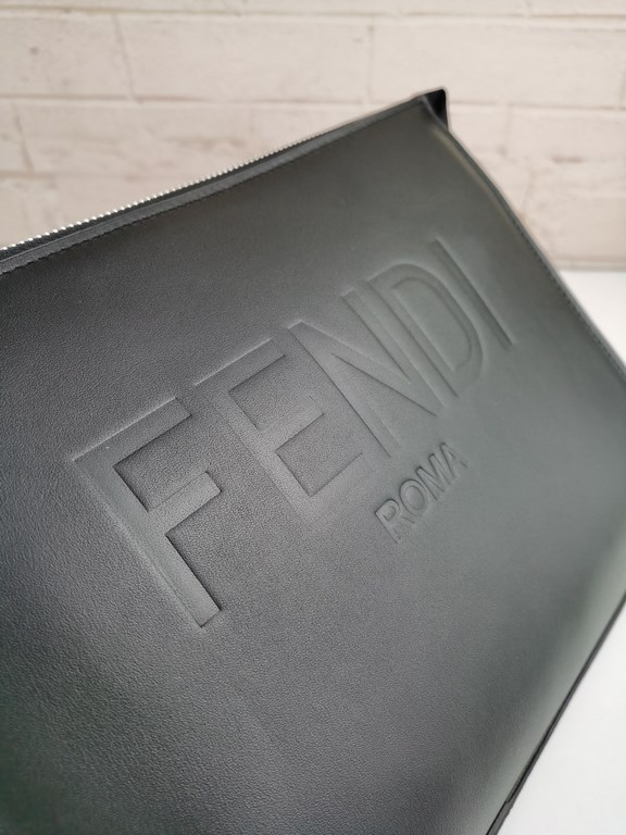 Brand FENDI FendiStyle Men's press bagItem No. 368568Color blackMaterial head layer imported nappa cowhideSize 27205 FENDI upgraded version of the small monster men's men's bag, made of imported first layer of Napa cowhi