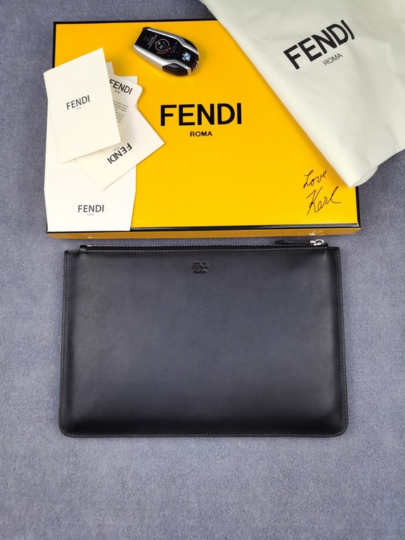 Brand FENDIModel No. Black Iron ClutchItem No. 168568Color BlackSize 30202Material imported nappa leather  FENDI pouch Fendi handbag   super explosive models come to pull, the first layer of imported Napa cowhide hand-st