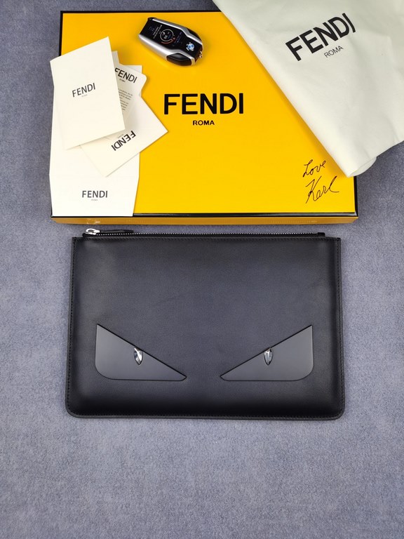 Brand FENDIModel No. Black Iron ClutchItem No. 168568Color BlackSize 30202Material imported nappa leather  FENDI pouch Fendi handbag   super explosive models come to pull, the first layer of imported Napa cowhide hand-st