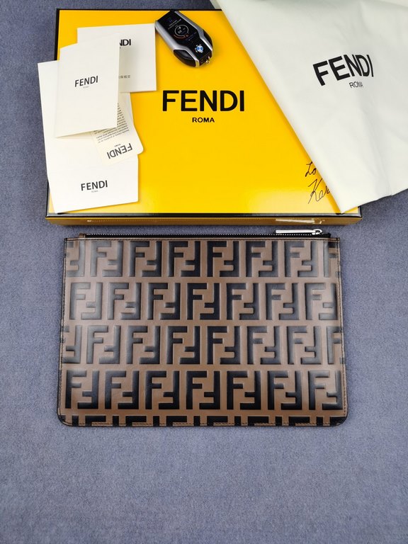 Brand FENDIDescription silk-screened steel handbagItem No. 168568Color BrownSize 30202Material imported nappa leather  FENDI pouch Fendi handbag   super explosive models come to pull, the first layer of imported Napa cow