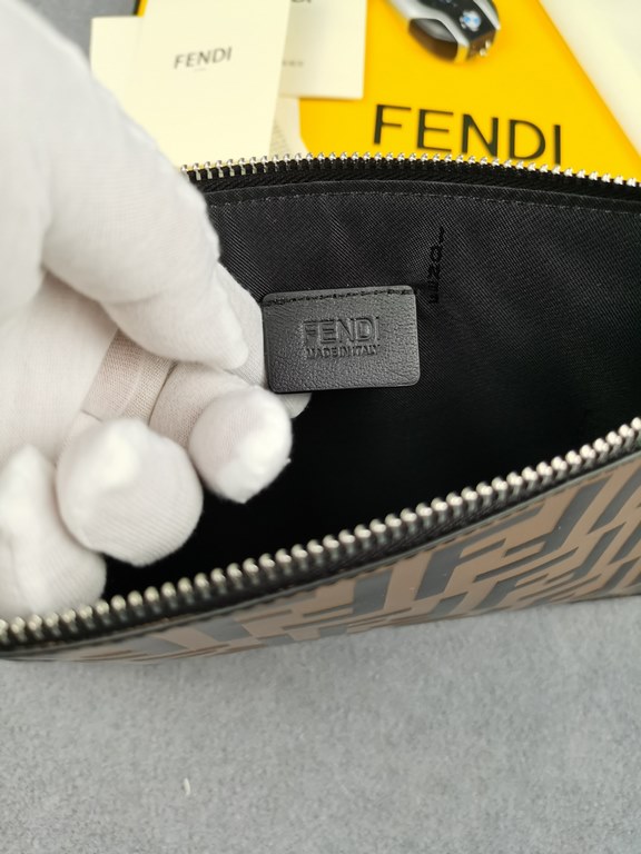 Brand FENDIDescription silk-screened steel handbagItem No. 168568Color BrownSize 30202Material imported nappa leather  FENDI pouch Fendi handbag   super explosive models come to pull, the first layer of imported Napa cow