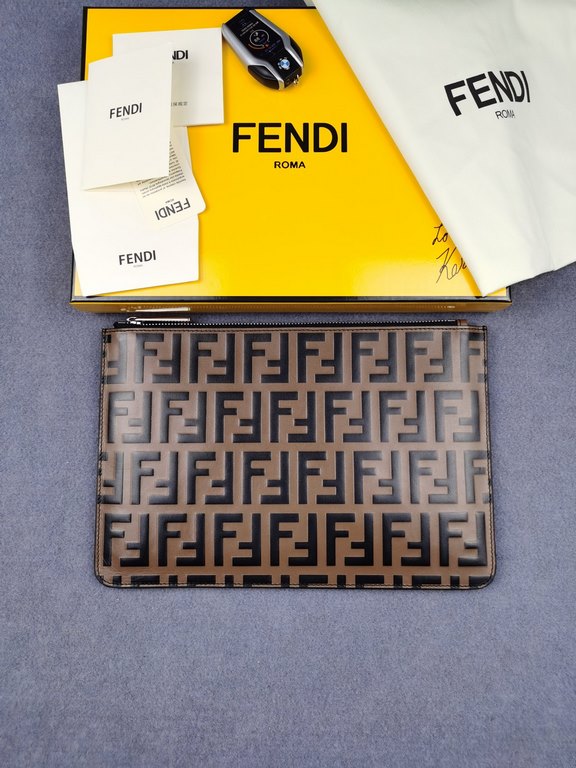 Brand FENDIDescription silk-screened steel handbagItem No. 168568Color BrownSize 30202Material imported nappa leather  FENDI pouch Fendi handbag   super explosive models come to pull, the first layer of imported Napa cow