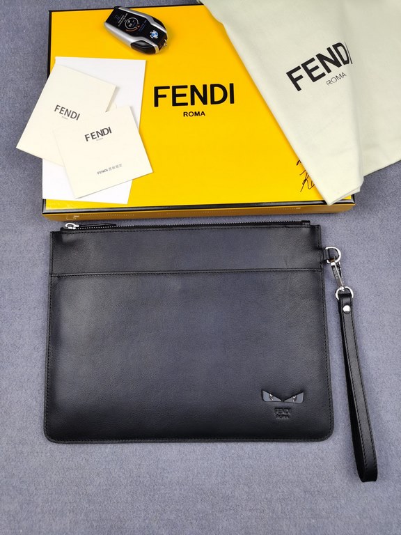 Brand FENDIModel Black Eagle Eye ClutchItem No. 168568Color BlackSize 3022.52Material imported nappa cowhide leather  FENDI pouch Fendi handbag   super explosive models come to pull, the first layer of imported Napa cowh