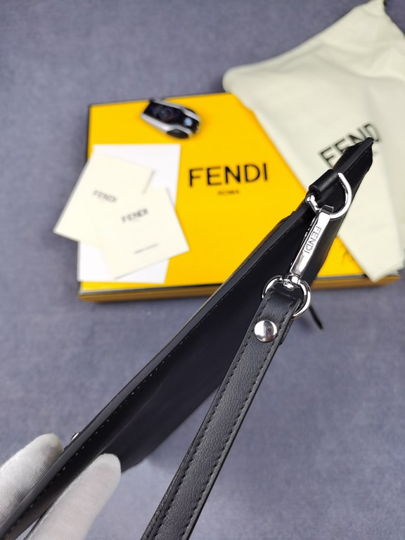 Brand FENDIModel Black Eagle Eye ClutchItem No. 168568Color BlackSize 3022.52Material imported nappa cowhide leather  FENDI pouch Fendi handbag   super explosive models come to pull, the first layer of imported Napa cowh