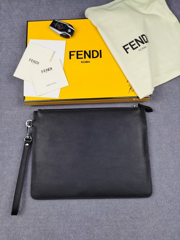 Brand FENDIModel Black Eagle Eye ClutchItem No. 168568Color BlackSize 3022.52Material imported nappa cowhide leather  FENDI pouch Fendi handbag   super explosive models come to pull, the first layer of imported Napa cowh