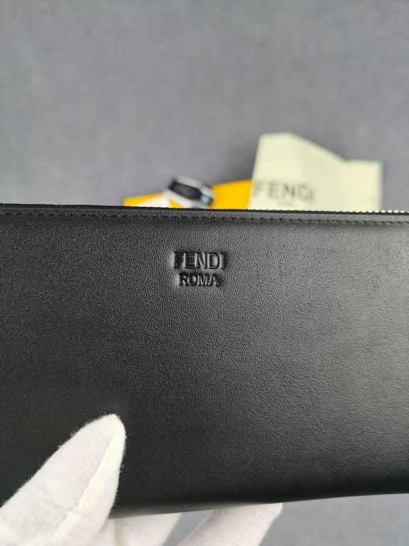 Brand FENDIStyle Black Eye Single PullItem No. 868568Color BlackSize 19.510.53Material Imported head layer nappa cowhide for the big side, black sheepskin for the lining, delicate feelFENDI zipper wallet Introduction spr