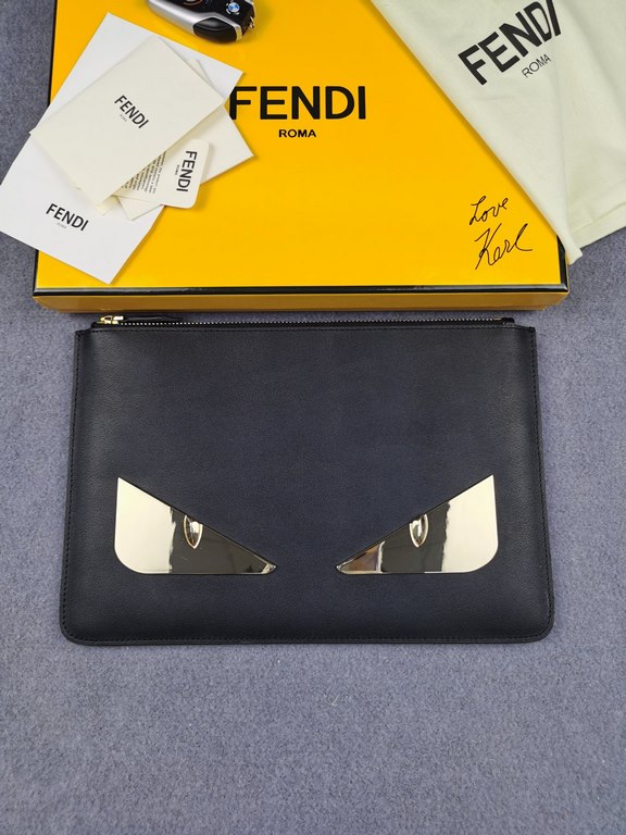 Brand FENDIModel No. Gold ClutchItem No. 168568Color Black   GoldSize 30202cmMaterial imported nappa cowhide leather  FENDI pouch Fendi handbag   super explosive models come to pull, the first layer of imported Napa cowh