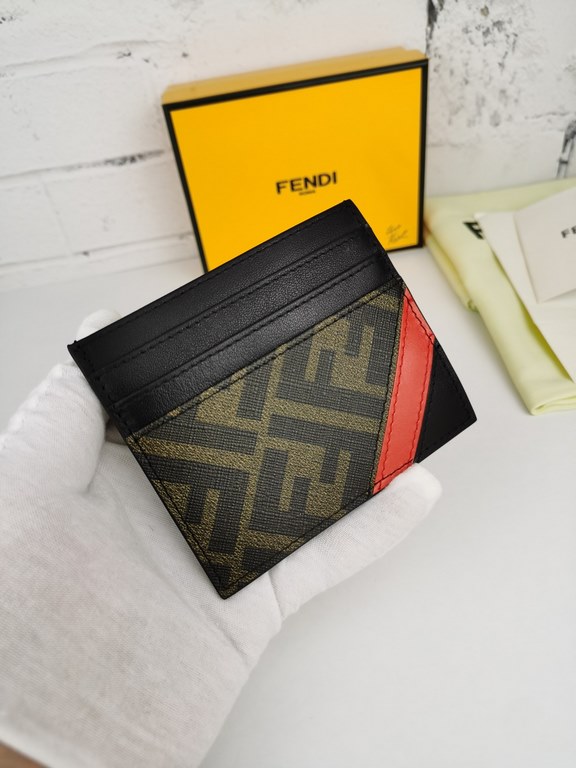 Brand FENDIStyle PVC Red Card CaseItem No. 2020568Color blackMaterial imported nappa leather   double letters PVCSize 10.59FENDI short clip card bag Introduction 20 years of spring and summer of the latest handbag, using