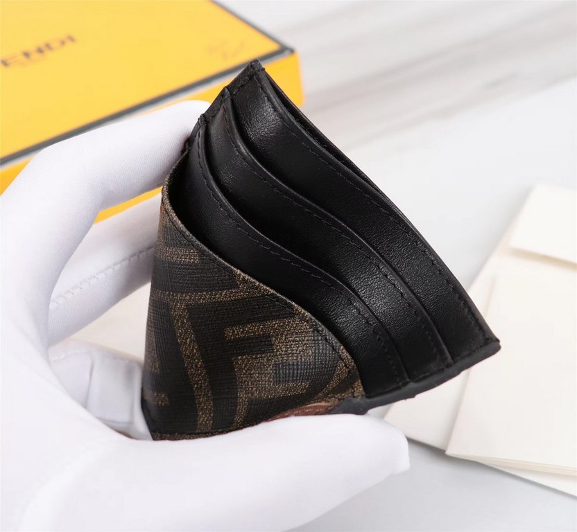 Brand FENDIStyle PVC Brown Card CaseItem No. 2020568Color blackMaterial imported nappa leather   double letters PVCSize 10.59FENDI short clip card bag Introduction the latest spring and summer card bag, using the first l