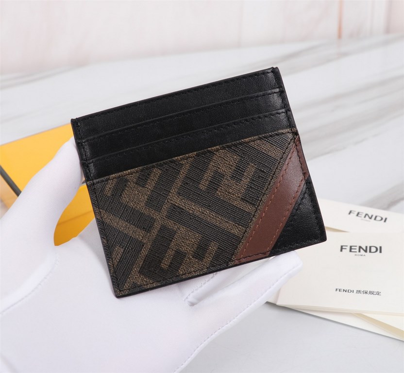 Brand FENDIStyle PVC Brown Card CaseItem No. 2020568Color blackMaterial imported nappa leather   double letters PVCSize 10.59FENDI short clip card bag Introduction the latest spring and summer card bag, using the first l