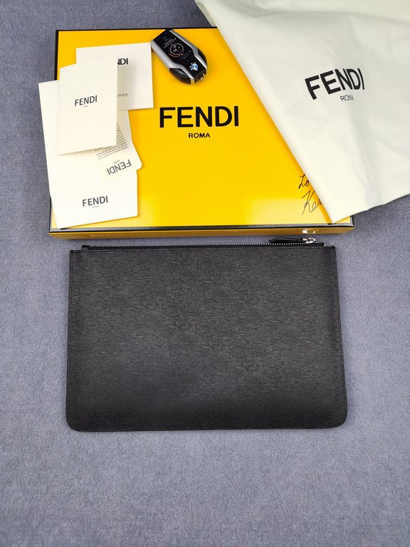 Brand FENDIModel Crossbody Yellow Sticker ClutchItem No. 168568Color Black   Egg YolkSize 30202Material imported cross grain cowhide leather  FENDI pouch Fendi handbag   super explosive models come to pull, head layer im