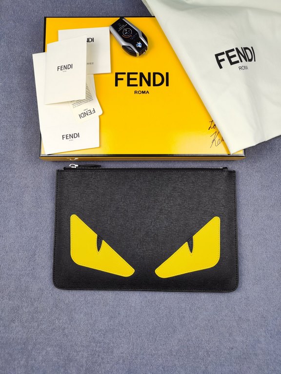 Brand FENDIModel Crossbody Yellow Sticker ClutchItem No. 168568Color Black   Egg YolkSize 30202Material imported cross grain cowhide leather  FENDI pouch Fendi handbag   super explosive models come to pull, head layer im