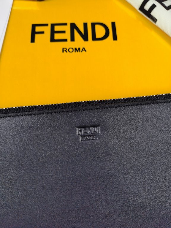 Brand FENDIModel No. Silver ClutchItem No. 168568Color Black Silver IronMaterial First layer imported nappa cow leatherSize 30202  FENDI pouch Fendi handbag   super explosive models come to pull, the first layer of Napa 