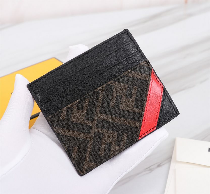 Brand FENDIStyle PVC Red Card CaseItem No. 2020568Color blackMaterial imported nappa leather   double letters PVCSize 10.59FENDI short clip card bag Introduction the latest spring and summer card bag, using the first lay